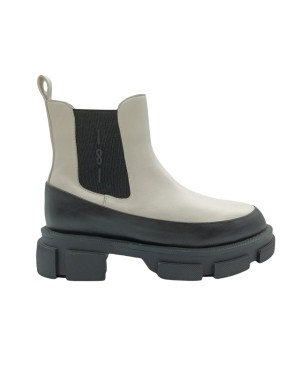 181 MADRID, BEATLES IN VITELLO COLORE MILK CON FODRONE IN VITELLO NERO, FONDO GOMMA CARRO 5CM