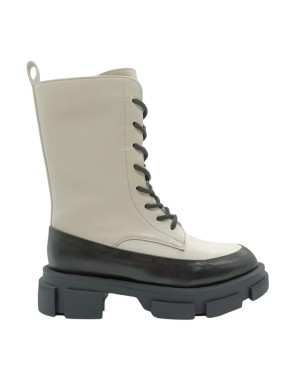 181 MILANO, ANFIBIO IN VITELLO COLORE MILK CON FODRONE IN VITELLO NERO, ALLACCIATURA CENTRALE E LAMPO LATERALE, FONDO GOMMA CAR