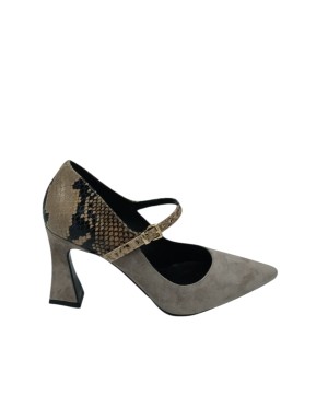 ALBANO DECOLLETE' CON CINTURINO ALLA CAVIGLIA, TOMAIA IN CAMOSCIO COLORE TAUPE CON TOPPONCINO IN STAMPATO PITONE ROCCIA, TACCO 