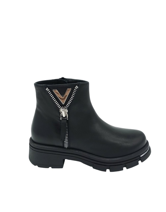 ALBANO STIVALETTO LISCIO CON LAMPO LATERALE, TOMAIA IN VITELLO COLORE NERO, ACCESSORIO LATERALE COLORE ACCIAIO, FONDO GOMMA, TA