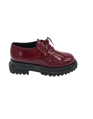 ALBANO STRINGATA DERBY LISCIA IN VERNICE COLORE BORDEAUX, GUARDOLO IN VERNICE NERA, FONDO MICRO CARRO, TACCO 5CM