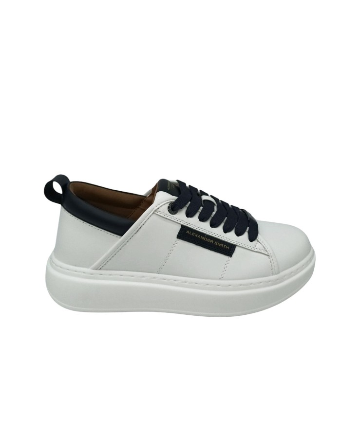ALEXANDER SMITH ECO-WEMBLEY SNEAKER LACCI IN ECOPELLE COLORE BIANCO CON TOPPONCINO E LACCIO BLU, FONDO GOMMA EXTRA LIGHT