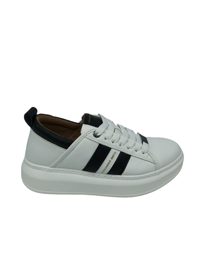 ALEXANDER SMITH WAU 20WBK, SNEAKER LACCI 100% ANIMAL FREE, COLORE BIANCO CON RIPORTI NERI, FONDO GOMMA EXTRA LIGHT