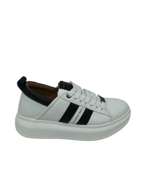 ALEXANDER SMITH WAU 20WBK, SNEAKER LACCI 100% ANIMAL FREE, COLORE BIANCO CON RIPORTI NERI, FONDO GOMMA EXTRA LIGHT