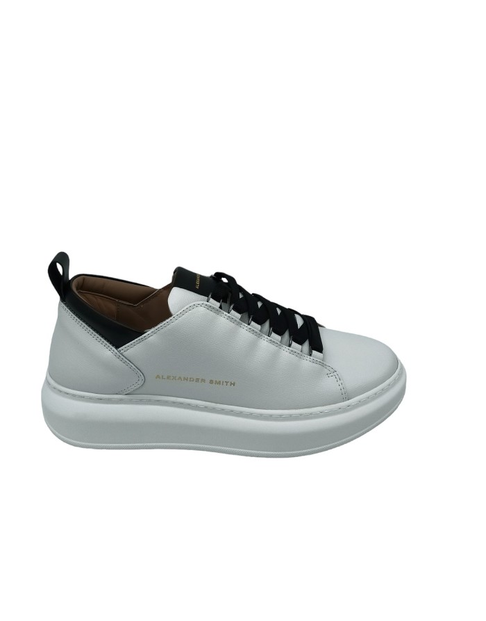 ALEXANDER SMITH WEMBLEY MAN, SNEAKER LACCI IN VITELLO SAFFIANO COLORE BIANCO CON TOPPONCINO E LACCI NERI, FONDO GOMMA BIANCO