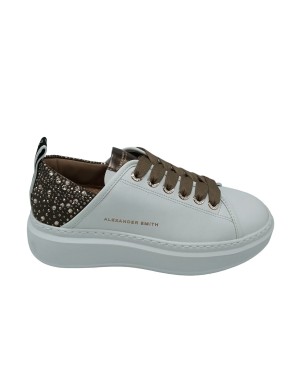 ALEXANDER SMITH WEMBLEY WOMAN, SNEAKER LACCI IN VITELLO COLORE BIANCO CON TOPPONCINO TEMPESTATO DI STRASSE BRONZATI, FONDO GOMM
