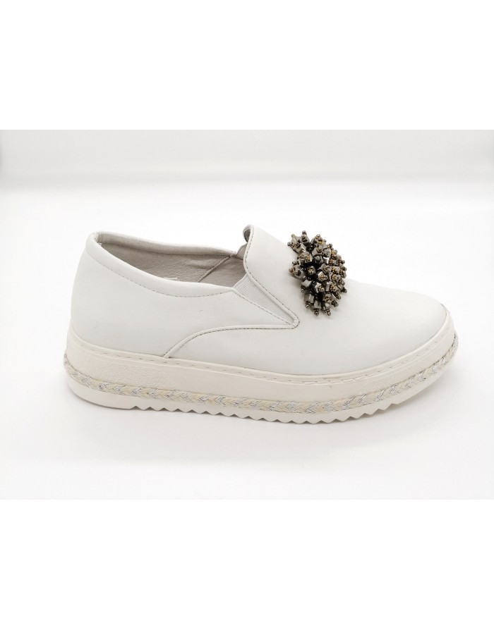 ALTRAOFFICINA Q2401X SLIP ON IN VITELLO COLORE BIANCO CON ACCESSORIO ACCIAIO, FONDO GOMMA CON GUARDOLO IN CORDA E LAMINATO