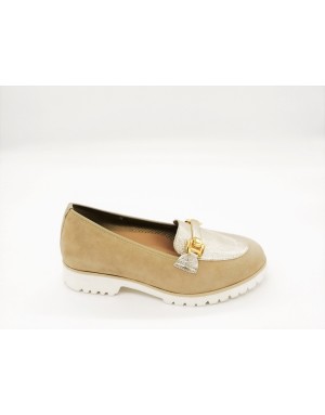ANASTASIO 878 MOCASSINO  IN CAMOSCIO COLOR SABBIA, CON PATTINA IN LAMINATO PLATINO E MORSETTO, FONDO MICRO 3 CM