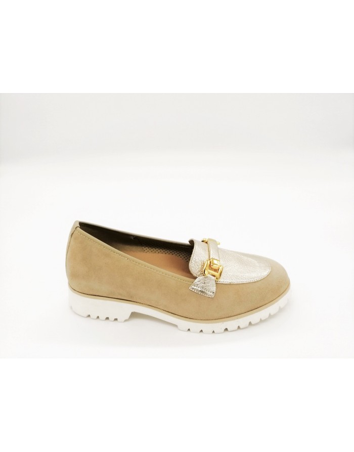 ANASTASIO 878 MOCASSINO  IN CAMOSCIO COLOR SABBIA, CON PATTINA IN LAMINATO PLATINO E MORSETTO, FONDO MICRO 3 CM