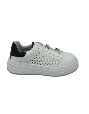 APEPAZZA LARA SNEAKER LACCI IN VITELLO FORATO COLORE BIANCO CON TOPPONCINO NERO, ACCESSORIO STACCABILE CON APETTE SUL LACCIO, F