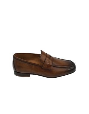 B.J.DEWIDSON 2693 MOCASSINO CON VASCHETTA, TOMAIA IN VITELLO INGRASSATO COLORE COGNAC ANTIK, FONDO CUOIO