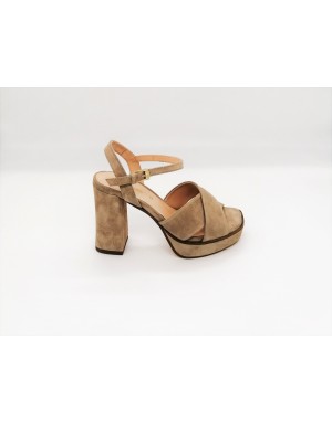 CARMENS 43008 SANDALO 2 FASCE INCROCIATE E CINTURINO ALLA CAVIGLIA IN CAMOSCIO COLOR ECRU', TACCO FASCIATO 10 CM CON PLATEAU E 