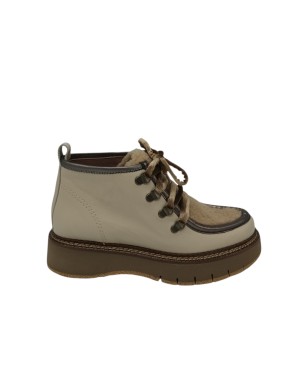 CATERINA C POLACCO STRINGATO INGEGNERE IN VITELLO COLORE MILK CON VASCHETTA IN TEDDY SAVANA E PROFILI IN LAMINATO BRONZO, DOPPI