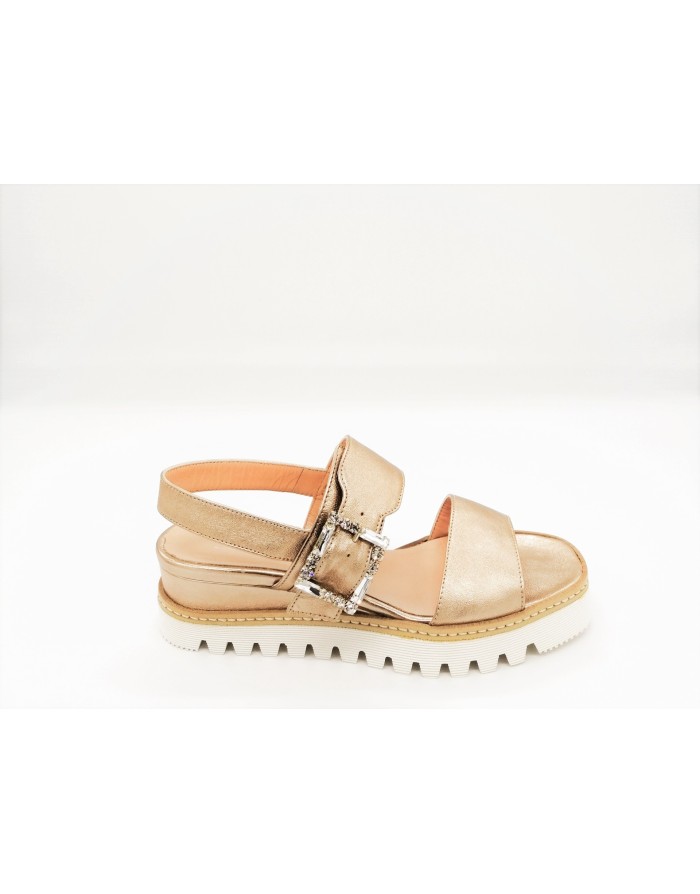 CIMADAMORE 103 SANDALO 2 FASCE IN VITELLO LAMINATO COLORE PLATINO, FIBBIA IN  STRASSE CRISTAL FONDO ZEPPA 5 CM  MICRO DENTATO