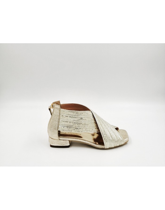 CIMADAMORE 324 SANDALO 2 FASCE INCROCIATE, CHIUSO DIETRO CON ZIP, TOMAIA IN VITELLO E TESSUTO LAMINATO RAFFIA COLOR PLATINO, TA