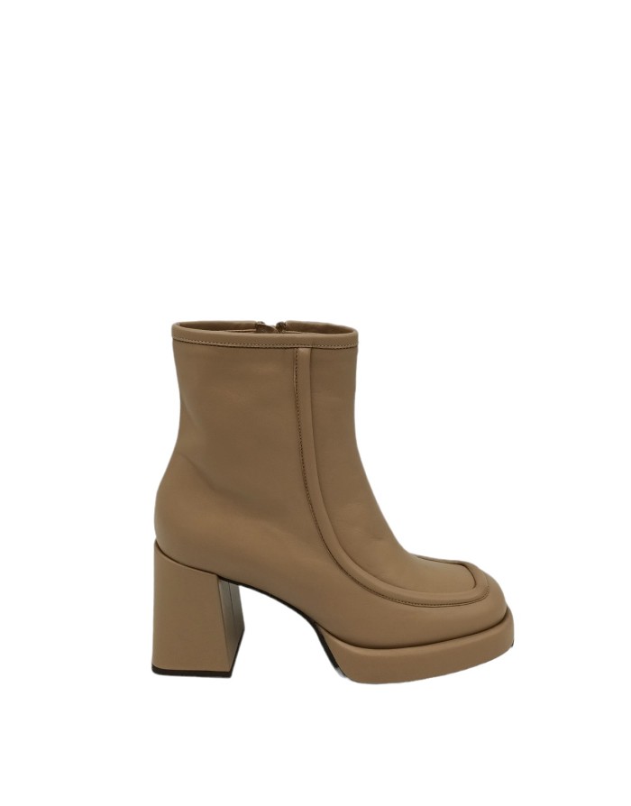 CIMADAMORE 344, TRONCHETTO CON VASCHETTA,TOMAIA IN NAPPA COLORE CAMEL, LAMPO LATERALE, TACCO 8CM CON PLATEAU, FONDO GOMMA