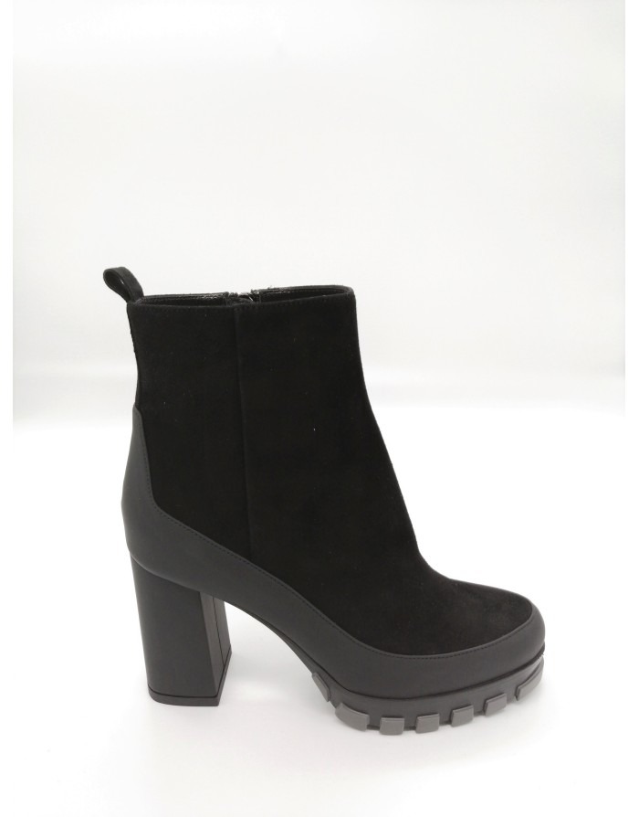 CIMADAMORE 601 TRONCHETTO IN CAMOSCIO COLORE NERO CON FODRONE GOMMATO NERO, LAMPO LATERALE, FONDO GOMMA CARRO BICOLORE, TACCO F