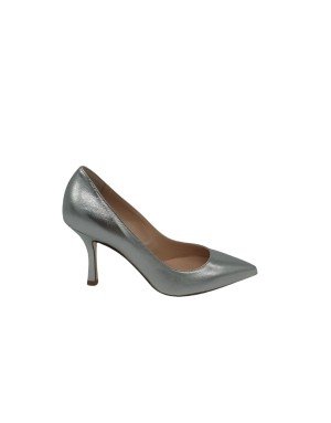 CIMADAMORE 900, DECOLLETE' IN VITELLO LAMINATO COLORE ACCIAIO, TACCO FASCIATO 8,5CM, FONDO CUOIO