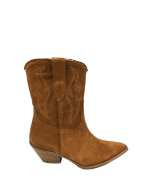 CURIOSITE' 2273, TRONCHETTO TEXANO CON RICAMI, TOMAIA IN CAMOSCIO COLORE CUOIO, FONDO CUOIO, TACCO 5CM