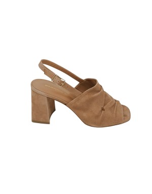 GIANMARCO SORELLI, SANDALO CON FASCIONE ACCOLLATO IN CAMOSCIO COLORE ANTILOPE CON IMPUNTURE IN TINTA, TACCO FASCIATO 8CM, FONDO