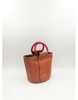 GIANNI CHIARINI BS 6860 NA-RESIN BORSA SECCHIELLO IN VITELLO CUOIO,UNO SCOMPARTO CON ZIP E  DUE MANICI  IN RESINA COLOR ROSSO