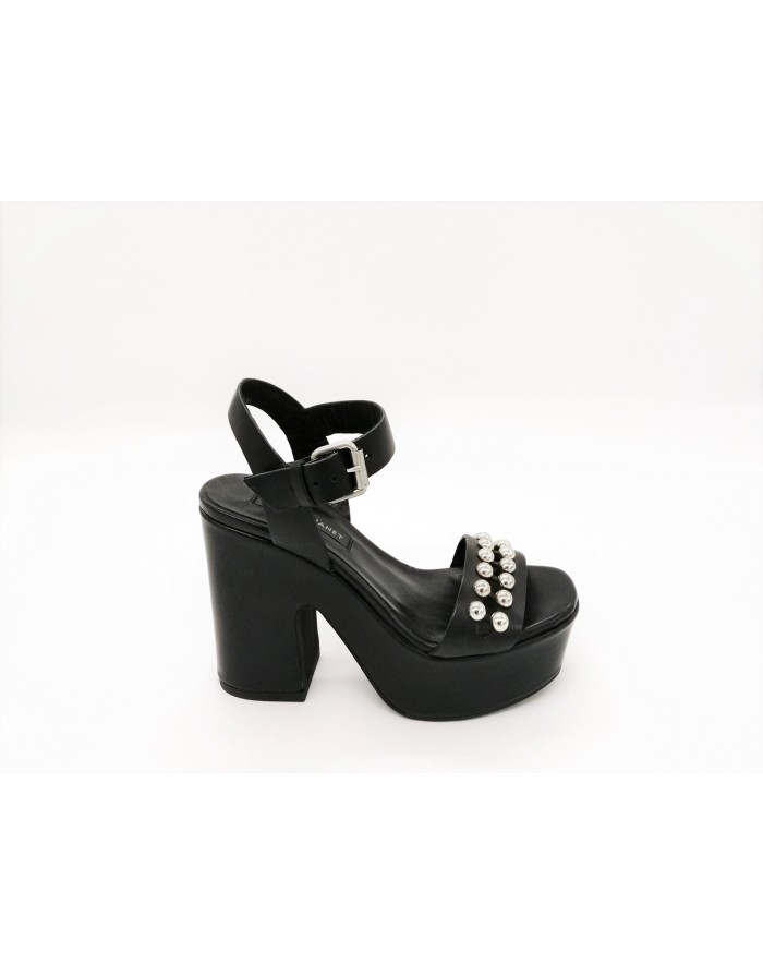 JANET 39454 SANDALO 1FASCIA IN VITELLO COLORE NERO CON BORCHIE NIKEL,CINTURINO ALLA CAVIGLIA, TACCO 10 CON PLATEAU
