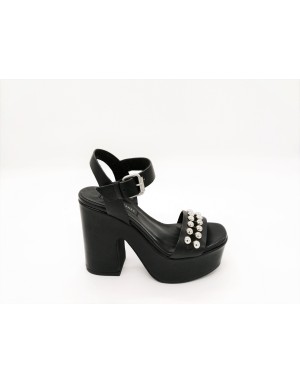 JANET 39454 SANDALO 1FASCIA IN VITELLO COLORE NERO CON BORCHIE NIKEL,CINTURINO ALLA CAVIGLIA, TACCO 10 CON PLATEAU