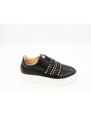 JANET SPORT 39708 SLIP-ON IN VITELLO COLORE NERO CON  FASCIONE ELASTICO CON BORCHIE E STRASSE, FONDO GOMMA  3 CM
