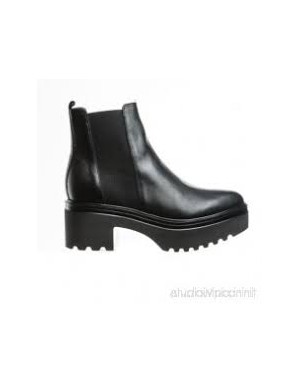 JANET SPORT 40783 BEATLES LISCIO  IN VITELLO COLORE NERO,FONDO GOMMA CARRO 5CM