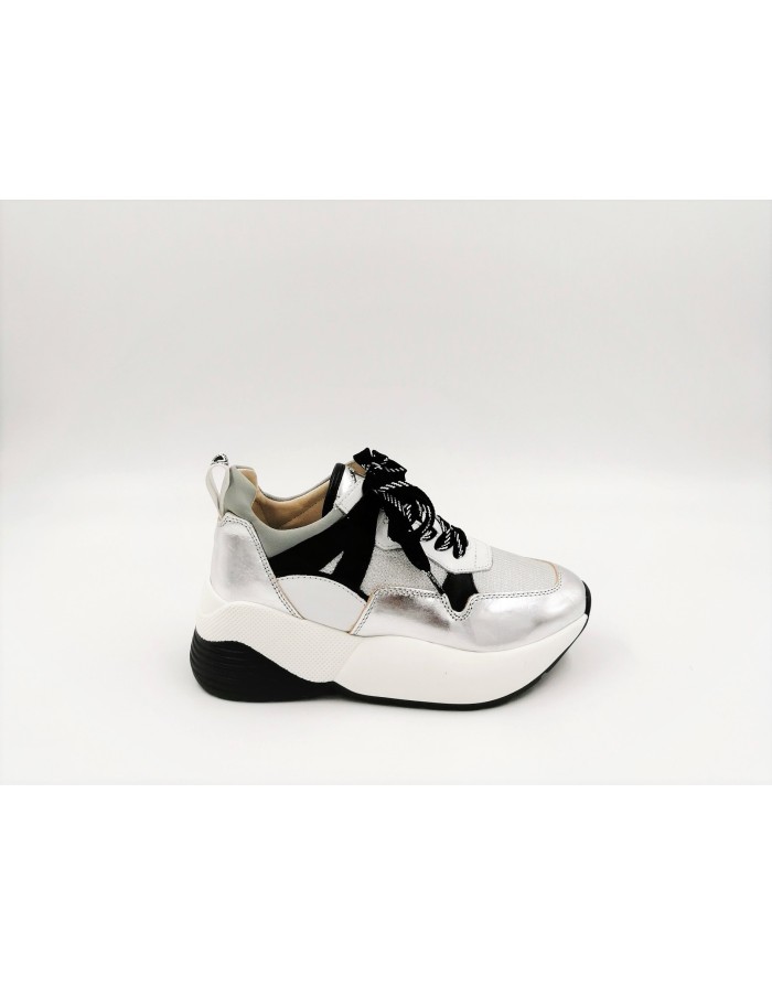 JANET SPORT 43780 SNEAKER LACCI DONNA TOMAIA IN VITELLO BIANCO/NERO, TESSUTO E LAMINATO ARGENTO,FONDO GOMMA  SVASATO 6 CM