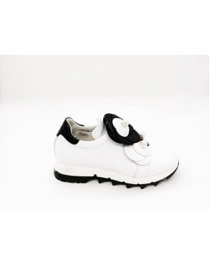 JEANNOT 71200 SLIP-ON IN VITELLO COLORE BIANCO/NERO, CON FIORIE PERLE, FONDO GOMMA CARRO 3 CM
