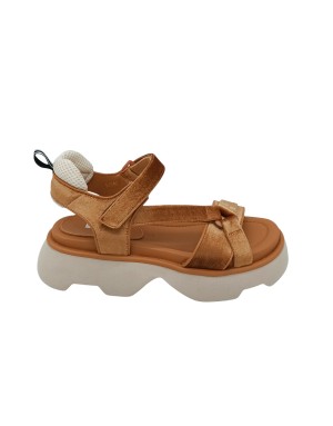 JEANNOT RJ646C, SANDALO IN VELLUTO COLORE CAMMELLO CON PROFILI IN NAPPA IN TINTA, CHIUSURA CON STRAPPO, FONDO MICRO CARRO 6CM
