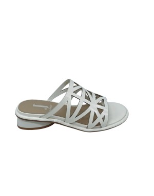 JEANNOT SABOT SPUNTATO  IN VERNICE COLORE BIANCO, TOMAIA FASCIONE FUSTELLATO, TACCO FASCIATO 4CM, FONDINO GOMMA