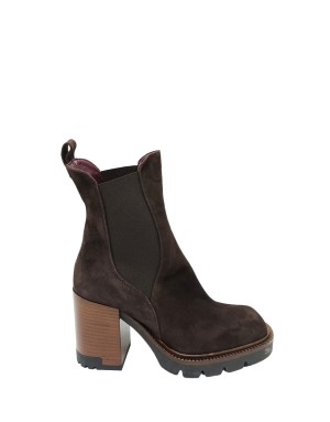 L'AMOUR 501 TRONCHETTO/BEATLES LISCIO IN CAMOSCIO COLORE T.MORO, ELASTICI IN TINTA, FONDO GOMMA CARRO, TACCO 8CM CON PLATEAU