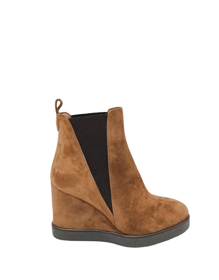 L'AMOUR 552, TRONCHETTO/BEATLES LISCIO IN CAMOSCIO COLORE CUOIO CON ELASTICI LATERALI T.MORO, FONDO GOMMA, ZEPPA FASCIATA 9CM