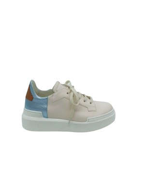 LA BLANC 110, SNEAKER LACCI IN VITELLO COLORE PANNA CON TOPPONCINO IN LAMINATO CELESTE E CUOIO, FONDO GOMMA EXTRA LIGHT, 4,5CM