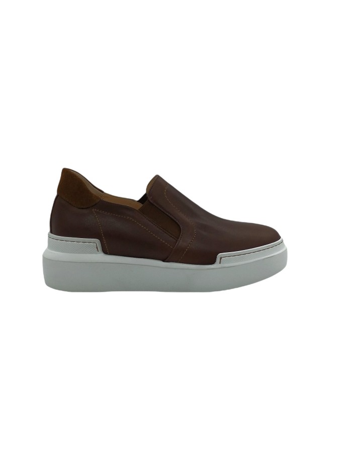 LA BLANC 112 SLIP-ON IN VITELLO COLORE MARRONE CON TOPPONCINO IN CAMOSCIO IN TINTA, FONDO GOMMA CHIARO 4CM