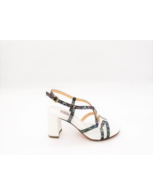 LE GAZZELLE 738 SANDALO IN VERNICE BIANCA E FASCETTE INCROCIATE MULTICOLOR, TACCO 7 CM, FONDO CUOIO