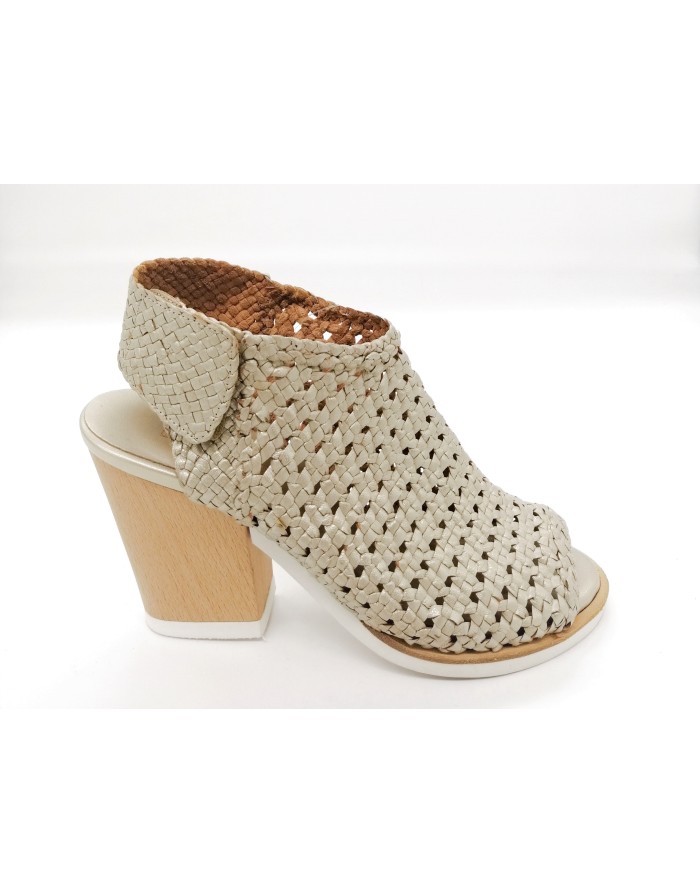 LE MARINE' 16E021 SANDALO ACCOLLATO CON TOMAIA IN VITELLO LAMINATO INTRECCIATO COLORE PLATINO,TACCO IN LEGNO 9CM CON PLATONCINO