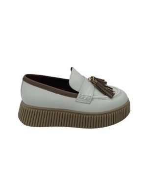 LORENZO MARI SALLY 07, MOCASSINO CON VASCHETTA, TOMAIA  IN VITELLO COLORE OFF WHITE/BISCOTTO , NAPPINE COLORE BISCOTTO, FONDO G