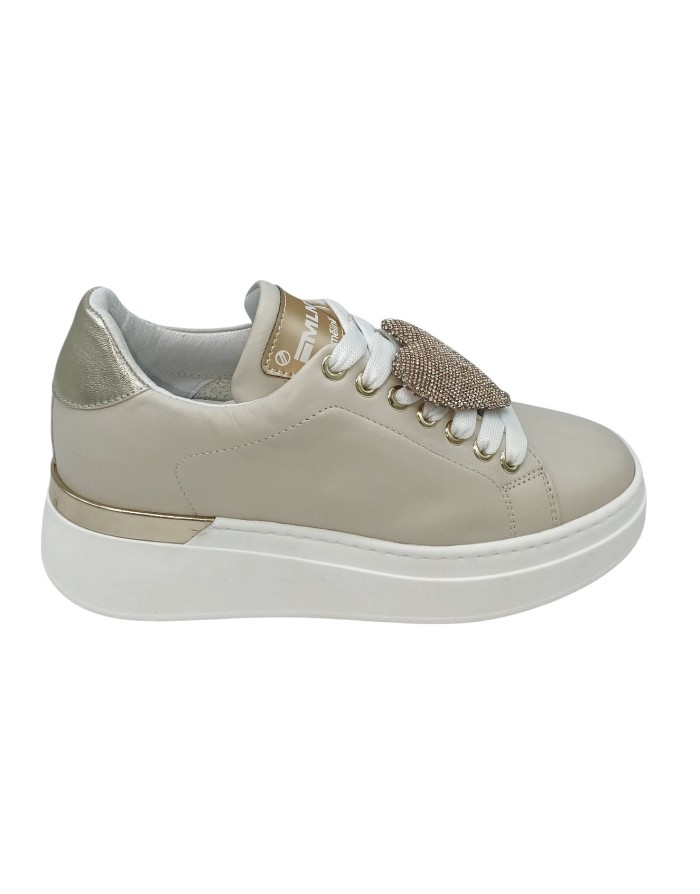 MELINE SNEAKER LACCI IN VITELLO COLORE AVORIO CON TOPPONCINO LAMINATO ORO, ACCESSORIO CUORE E TRAPEZIO STACCABILE, FONDO GOMMA 