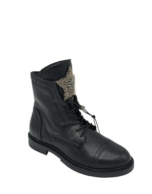 MJUS T81209, ANFIBIO LACCI E LAMPO LATERALE, TOMAIA IN VITELLO COLORE NERO, ACCESSORIO IN STRASSE SULLA LINGUETTA, FONDO GOMMA 