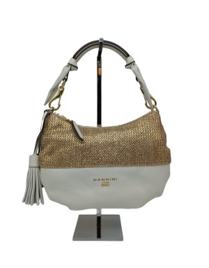 NANNINI 17242A, BORSA MEDIA IN VITELLO BOTTALATO COLORE OFF WHITE CON PARTE SUPERIORE IN RAFFIA DORATA, LAMPO CENTRALE, MANICO 
