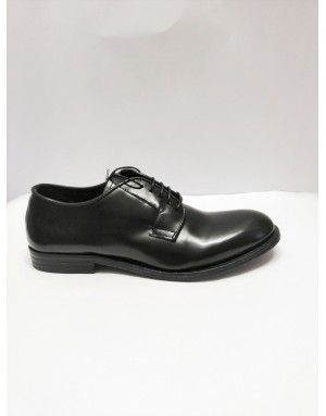 PAWELK'S 19004  STRINGATO DERBY LISCIO IN VITELLO SPAZZOLATO COLORE NERO, FONDO CUOIO CON INSERTO GOMMA