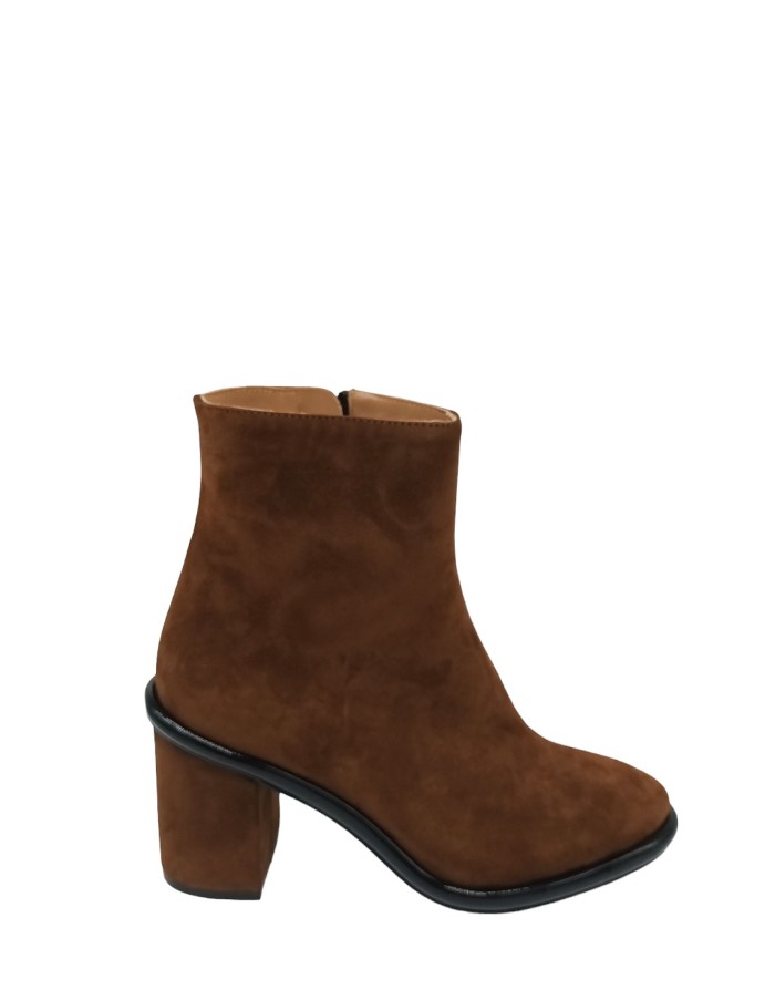 ROBERTO FESTA COMMY, TRONCHETTO LISCIO IN CAMOSCIO COLORE BRANDY, LAMPO LATERALE, TACCO FASCIATO 8CM, FONDO CUOIO/GOMMA CON GUA