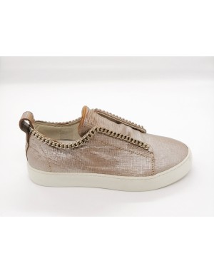 STOKTON 101-D SLIPON IN VITELLO STAMPATO COLORE PLATINO CON CATENA IN COLORE ORO, FONDO GOMMA