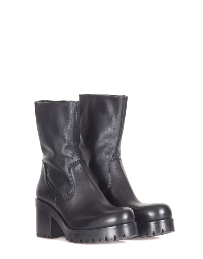 STRATEGIA P2370-D NATURE/GLOVE NERO TRONCHETTO ALTEZZA 3/4 CON GAMBALE ELASTICIZZATO TOMAIA LISCIA IN VITELLO NERO TACCO 7,5CM 