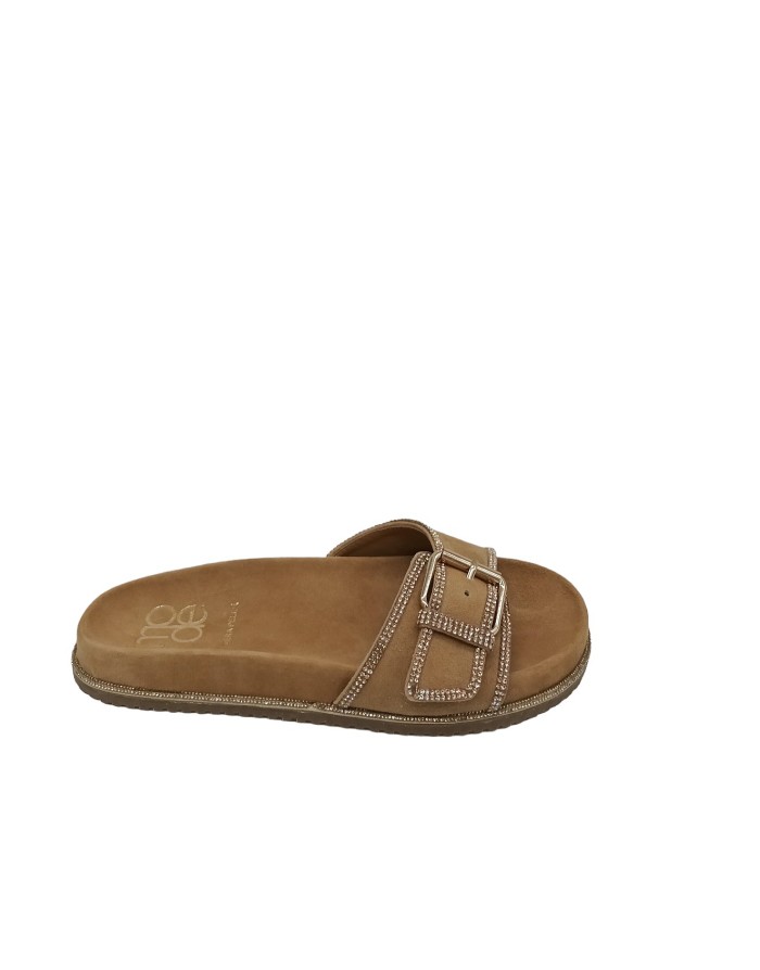 STUDIO MO DE 78, SANDALO/SABOT UNA FASCIA CON FIBBIA STRASSATA, TOMAIA IN CAMOSCIO COLORE TAUPE,  FONDO GOMMA