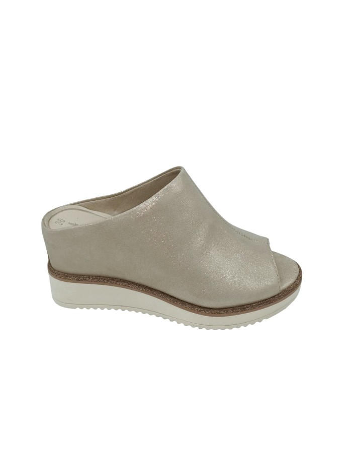 TAMARIS SABOT SPUNTATO IN CAMOSCIO COLORE CHAMPAGNE, FONDO MICRO