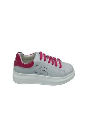 TOSCA BLU 07S033, SNEAKER LACCI, TOMAIA IN VITELLO  COLORE BIANCO CON TOPPONCINO IN VERNICE FUXIA E LACCIO BICOLORE,  FONDO GOM